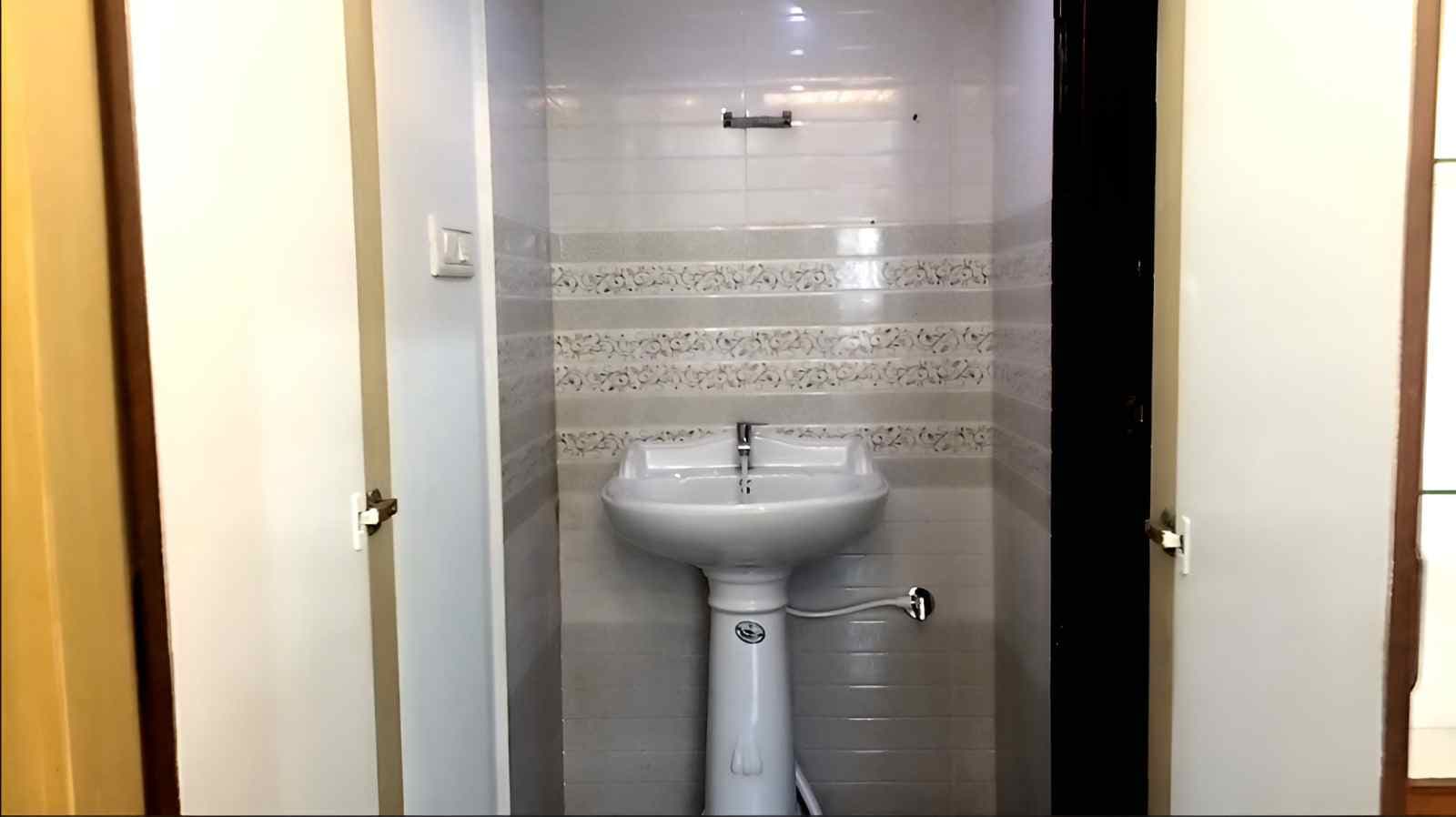 Ready-to-Move in Luxury Indepented House For Sale in NRI Layout — image 2 of 10